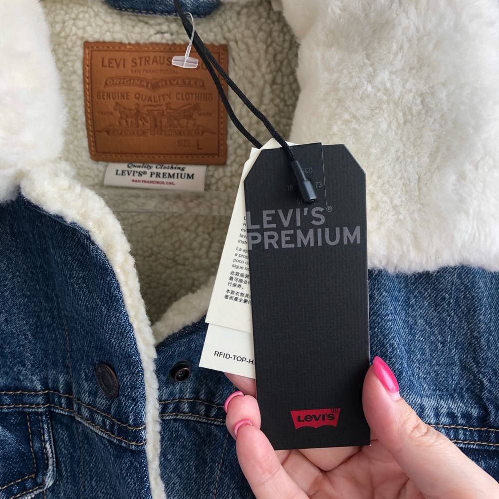 NWT Levi’s Cropped Sherpa Trucker Jacket - Picture 4 of 6